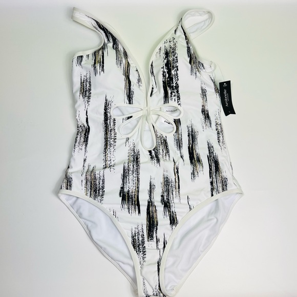 Ambrielle Other - Ambrielle one piece swim suit size L NWT